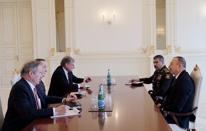 Ilham Aliyev empfängt Delegation um Vorsitzenden des Ausschusses der Vereinigten Stabschefs von Vereinigten Staaten